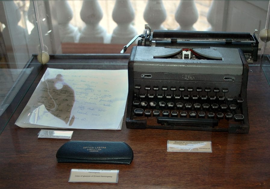 Viaje a La Habana La habitación de Hemingway en el Hotel Ambos Mundos