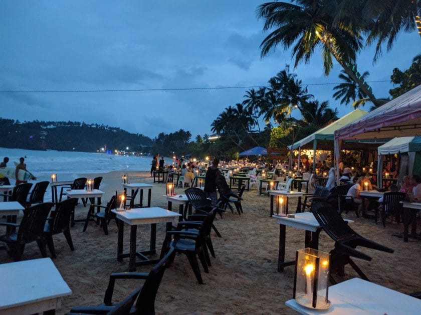 Playas paradisíacas de Sri Lanka Ambiente nocturno en Mirissa. Foto de Google Maps de Dmitriy O Playas paradisíacas de Sri Lanka Ambiente nocturno en Mirissa
