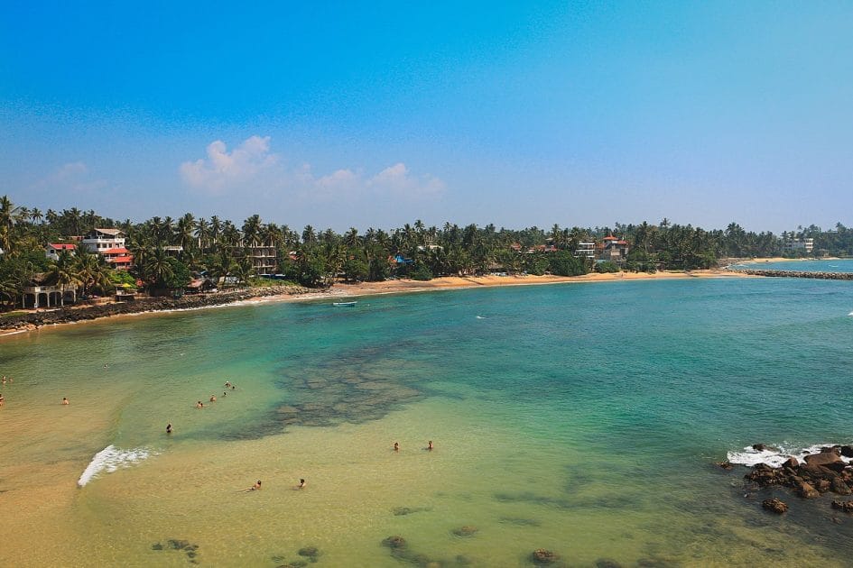 Playas paradisíacas de Sri Lanka Mirissa Beach. By Abishek Palraj Own work, CC BY SA 4.0 Playas paradisíacas de Sri Lanka Mirissa Beach