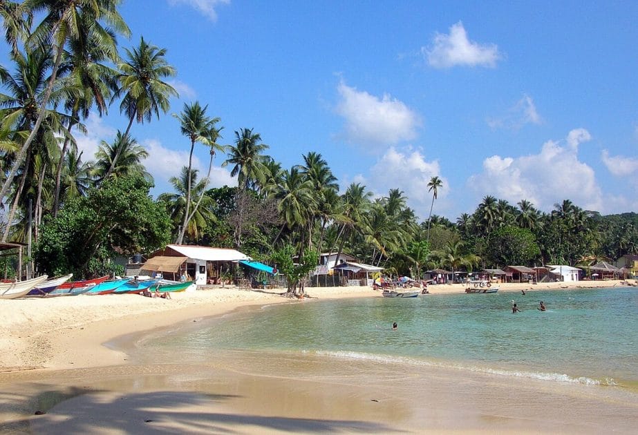 Playas paradisíacas de Sri Lanka Unawatuna Beach. By Bernard Gagnon Own work, CC BY SA 3.0 Playas paradisíacas de Sri Lanka Unawatuna Beach