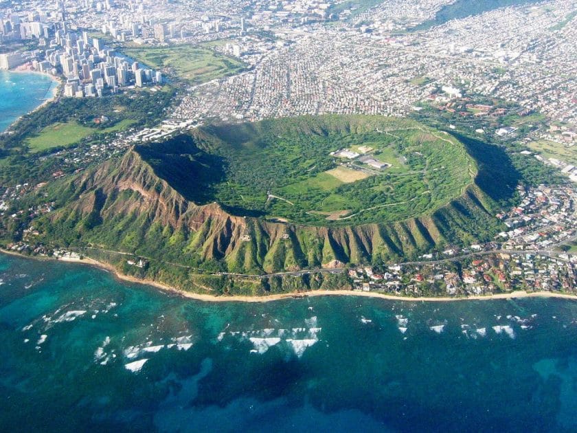 Atracciones en Honolulu, Hawái Diamond Head. By Eric Tessmer, CC BY 3.0 Atracciones en Honolulu, Hawái Diamond Head