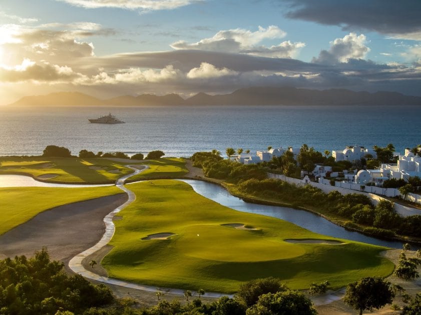 Mejores hoteles en Isla Anguila Campo de golf diseñado por Greg Norman. Foto de Google Maps de Aurora Anguilla Resort & Golf Club Mejores hoteles en Isla Anguila Campo de golf diseñado por Greg Norman