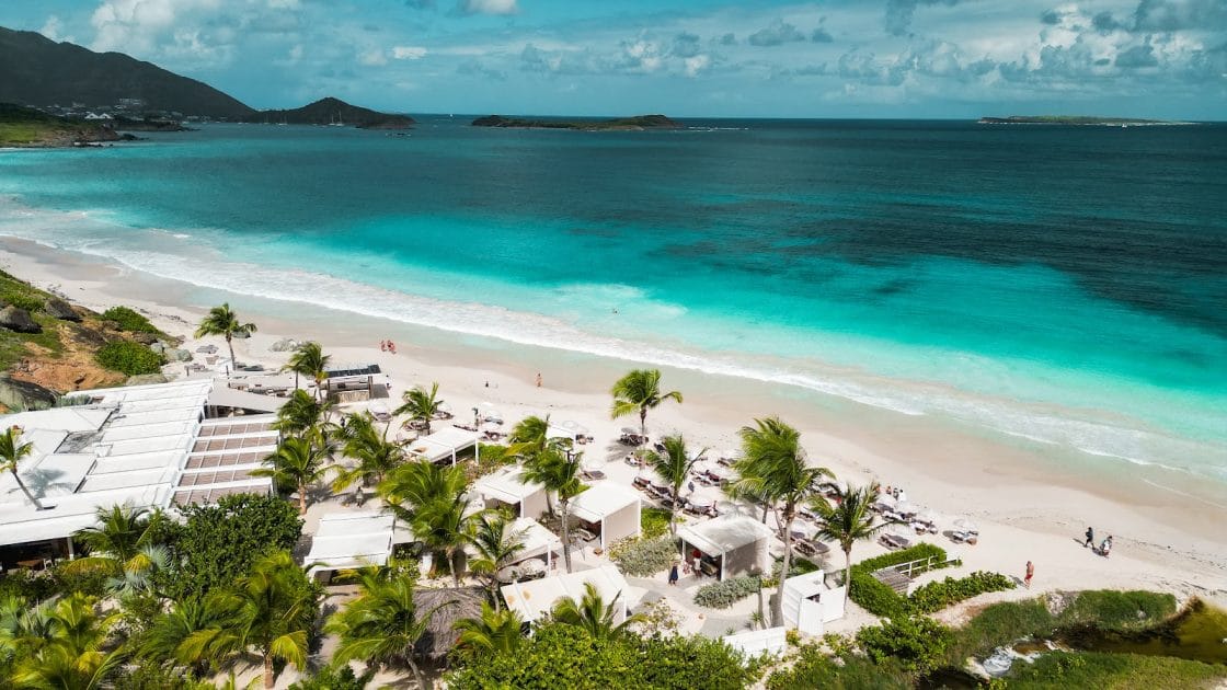 Sitios turísticos de isla San Martín en el Caribe Coco Beach