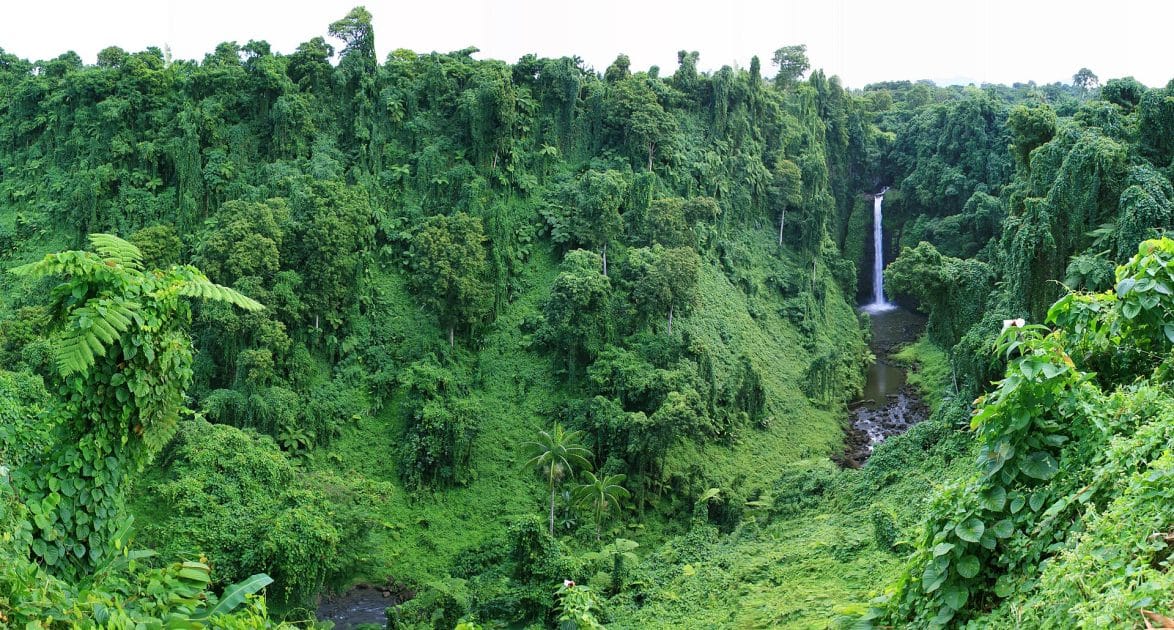 Turismo en Samoa, Oceanía Sopo'aga Waterfall. By Neil originally posted to Flickr as Sopo'aga Falls, CC BY 2.0 Turismo en Samoa, Oceanía Sopo'aga Waterfall