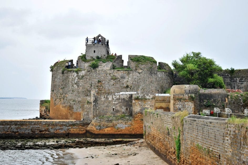 Turismo en isla Diu, India Fuerte de Diu