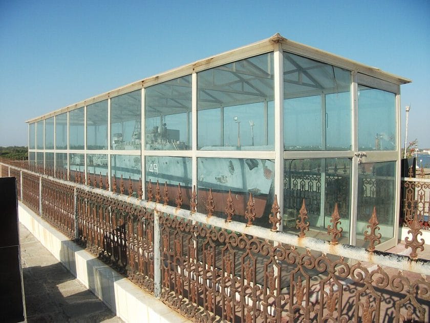 Turismo en isla Diu, India Memorial del INS Khukri
