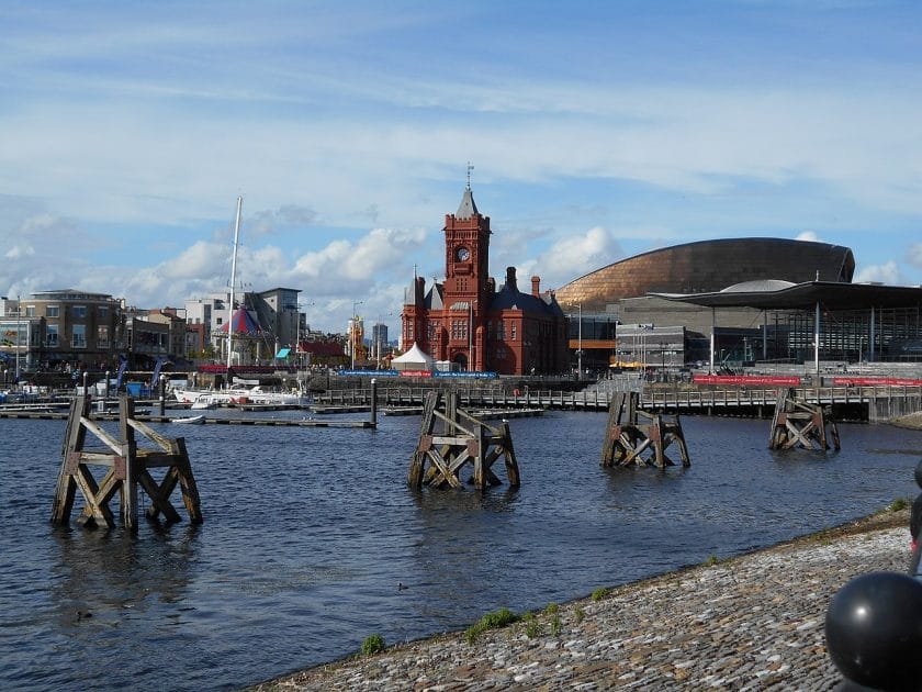 Viaje en tren por Gran Bretaña Cardiff Bay