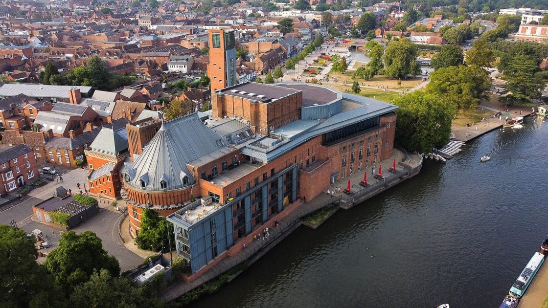 Viaje en tren por Gran Bretaña The Royal Shakespeare Theatre