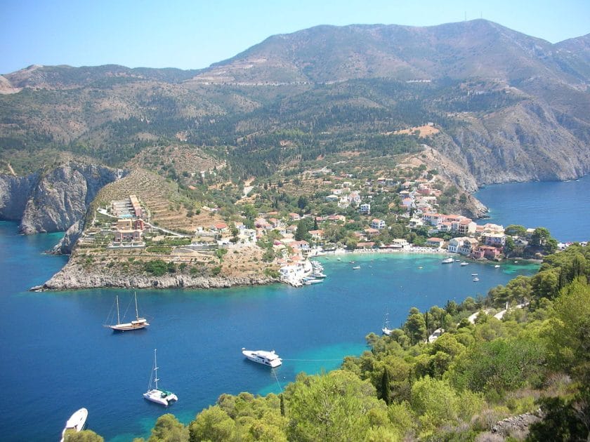 Crucero por las islas Jónicas Vistas de Assos desde el castillo veneciano