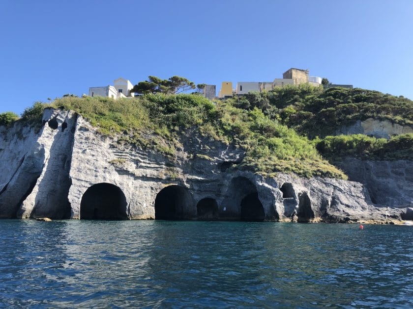 Qué ver y hacer en Islas Pontinas, Italia Grotte di Pilato