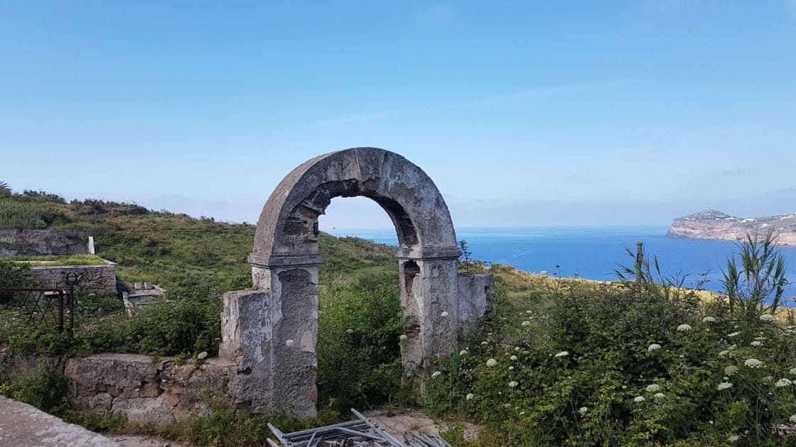 Qué ver y hacer en Islas Pontinas, Italia Vistas desde San Stefano