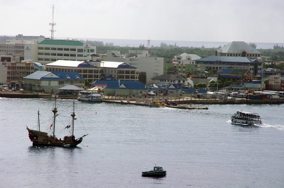 Turismo en Islas Caimán George Town. By Balou46 Own work, CC BY SA 4.0 Turismo en Islas Caimán George Town