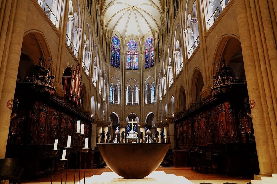 Turismo en París Interior de Notre Dame tras su reapertura en 2024. By Ibex73 Own work, CC BY 4.0 Turismo en París Interior de Notre Dame tras su reapertura en 2024