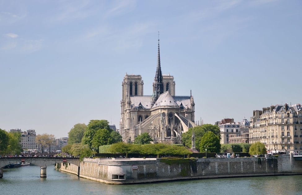 Turismo en París Isla de la Cité y Notre Dame. By Clem from Paris, France Cité vue de la Tournelle, CC BY SA 2.o Turismo en París Isla de la Cité y Notre Dame