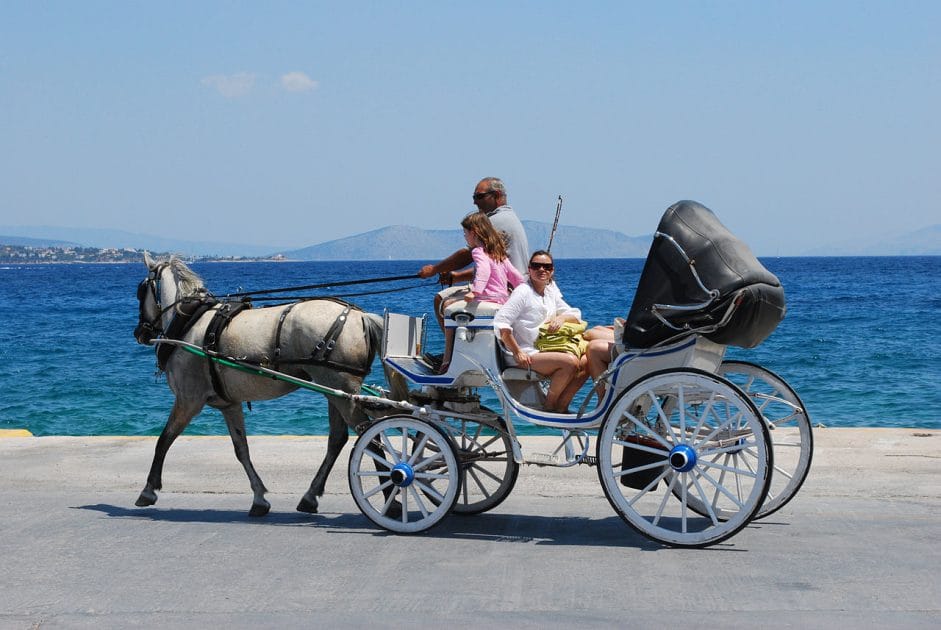 Crucero por las islas Sarónicas Calesa en Spetses. By Jean Housen Own work, CC BY 3.0 Crucero por las islas Sarónicas Calesa en Spetses