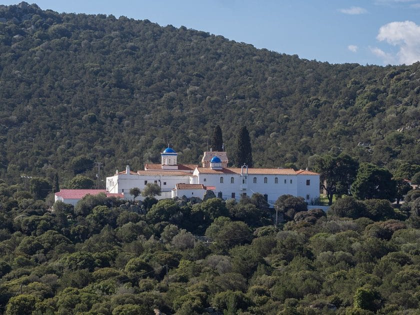 Crucero por las islas Sarónicas Monasterio en Egina. By C messier Own work, CC BY SA 4.0 Crucero por las islas Sarónicas Monasterio en Egina