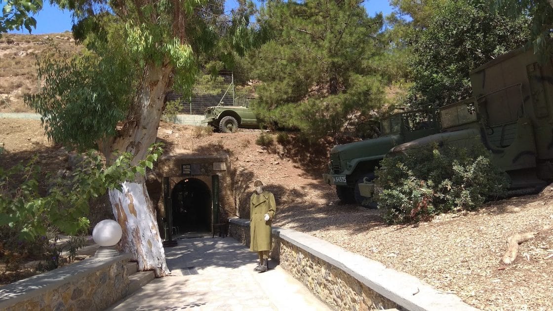Mejores islas del Dodecaneso Merikia War Museum Tunnel