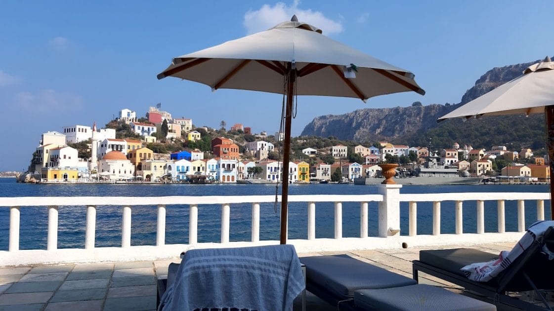 Mejores islas del Dodecaneso Terraza del Megisti Hotel
