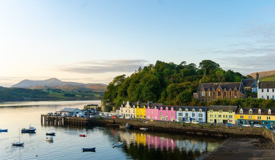 Viaje por Escocia en 7 días Puerto de Portree. Por הגמל התימני Trabajo propio, CC BY SA 4.0 Viaje por Escocia en 7 días Puerto de Portree