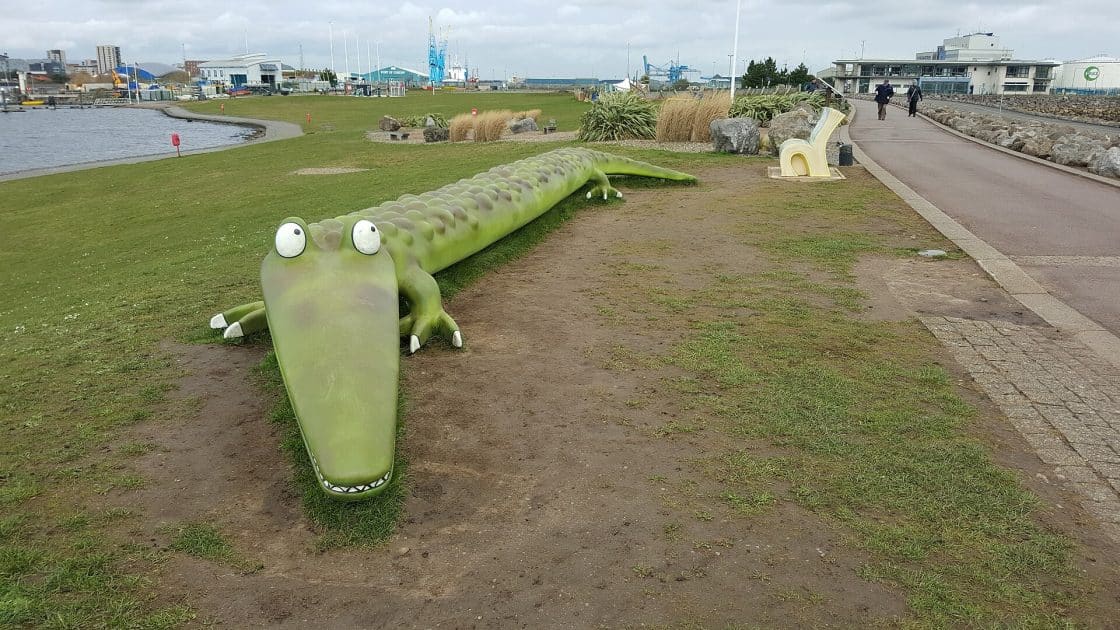 Viajar a Gales Enormous Crocodile. By Irid Escent 20170306 141046, CC BY SA 2.0 Viajar a Gales Enormous Crocodile