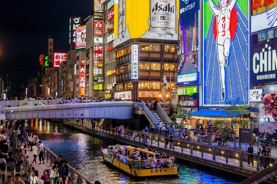 Qué ver en Osaka en 3 días Ribera del río Dotonbori. By Type specimen Own work, CC BY SA 3.0 Qué ver en Osaka en 3 días Ribera del río Dotonbori. By Type specimen Own work, CC BY SA 3.0