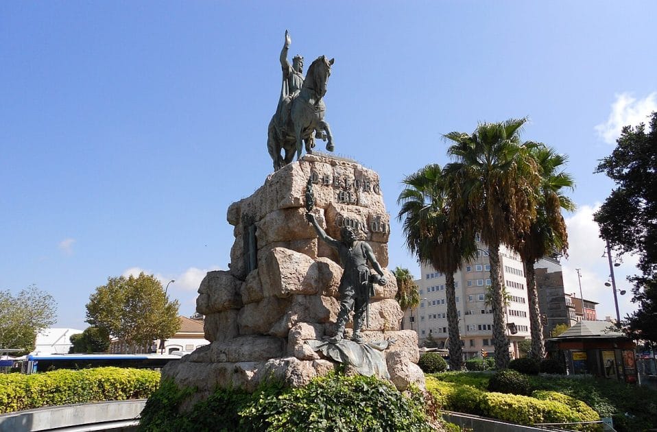 Qué ver en Palma de Mallorca: Estatua del Rey Jaime en la Plaza de España de Palma de Mallorca