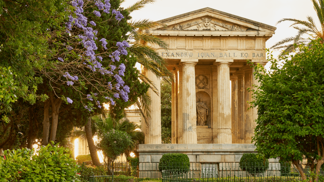 Monumento a Alexander Ball en los Jardines Lower Barrakka By Georg Karl Ell Own work, CC BY SA 4.0, httpscommons.wikimedia.orgwindex.phpcurid=101738299 Monumento a Alexander Ball en los Jardines Lower Barrakka