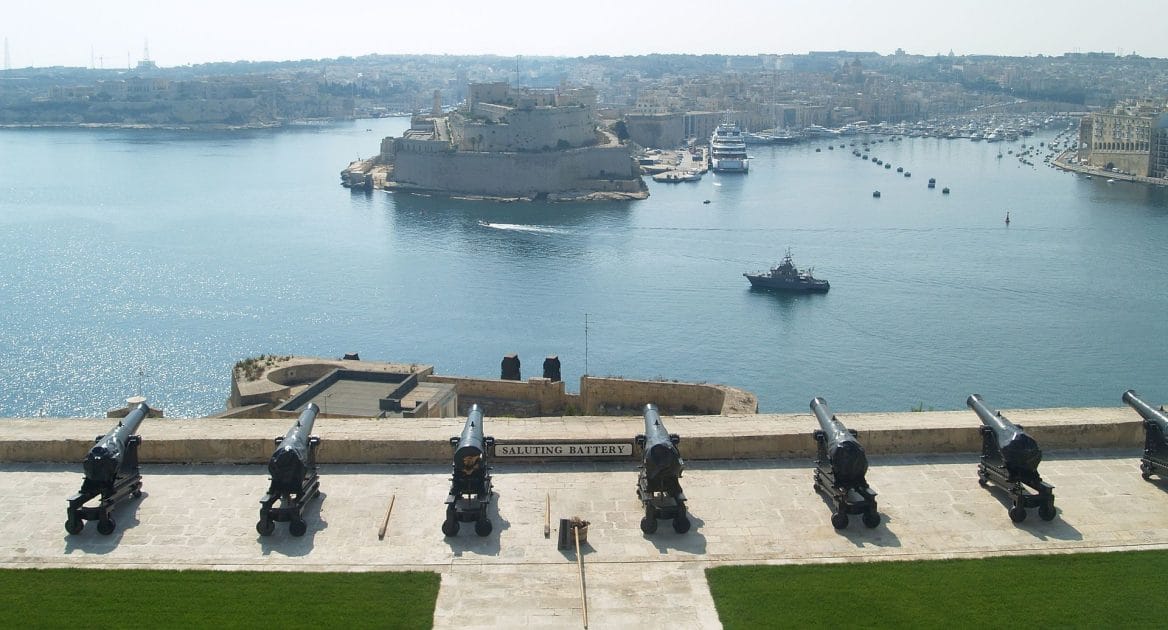 Saluting Battery en La Valeta By Keith Ruffles, CC BY 3.0 Saluting Battery en La Valeta