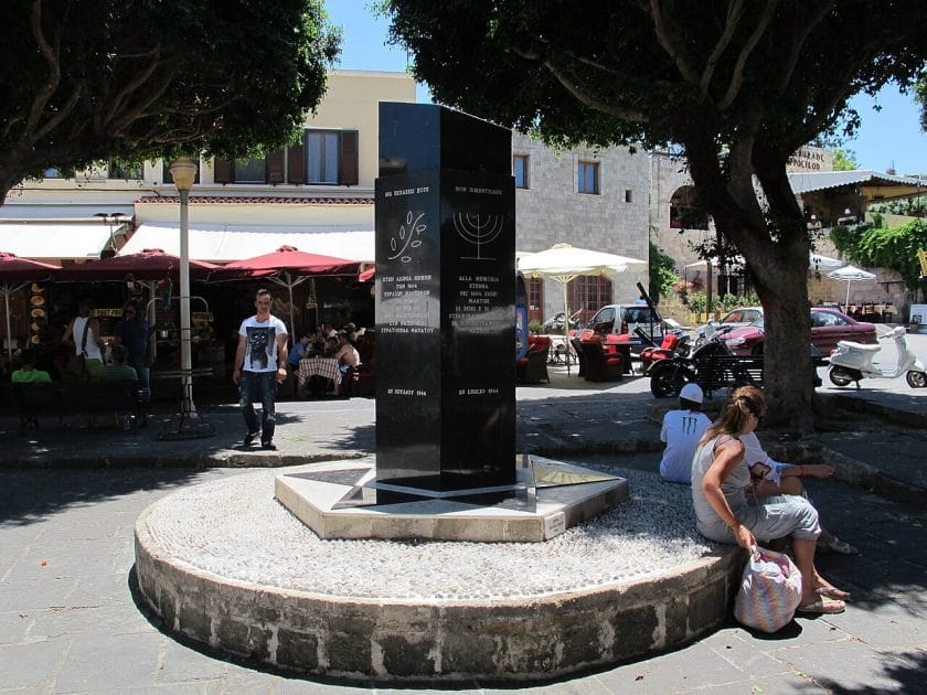 Monumento al Holocausto en la Plaza de los Mártires Judíos