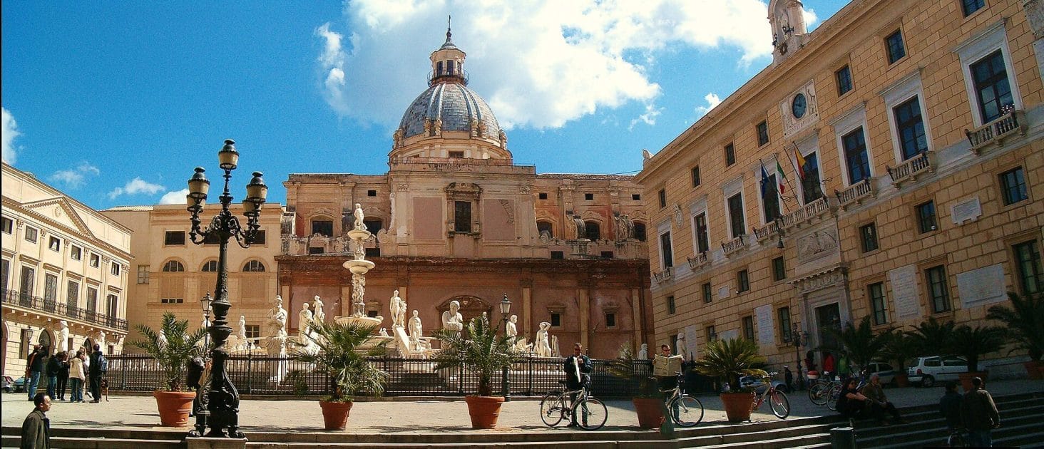 Piazza y Fontana Pretoria