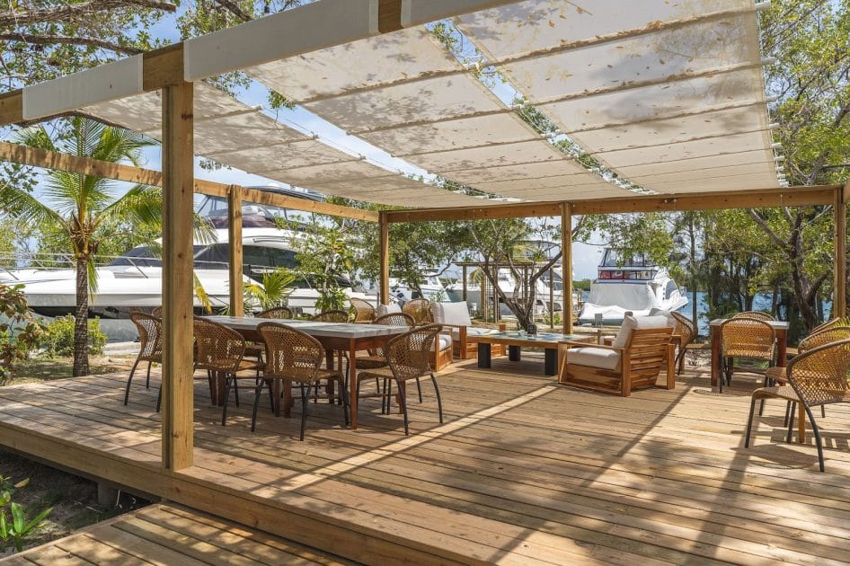 Restaurante frente al mar en Roatán 