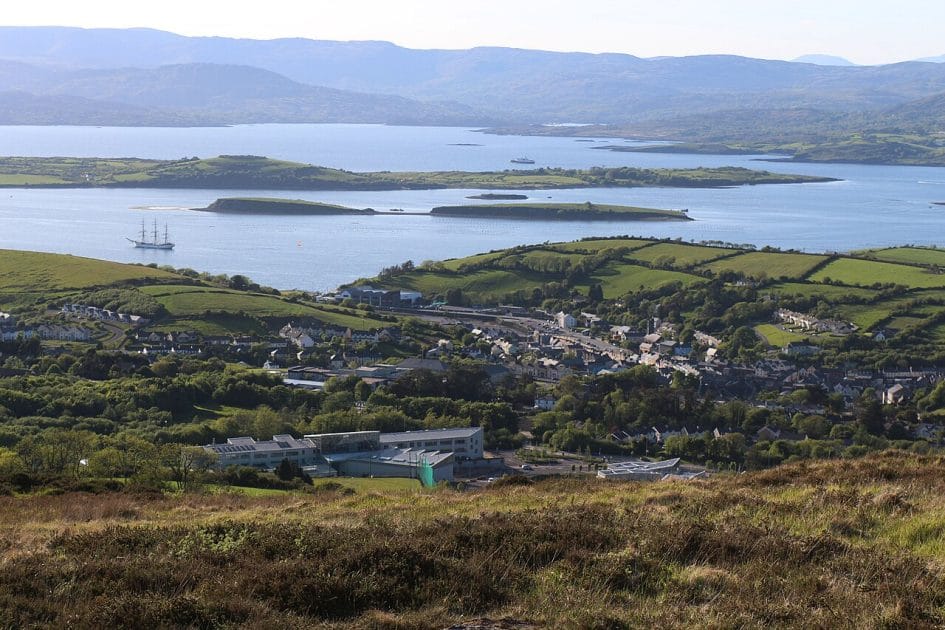 Bahía de Bantry By Dzjamkokarlis Own work, CC BY SA 4.0 Bahía de Bantry