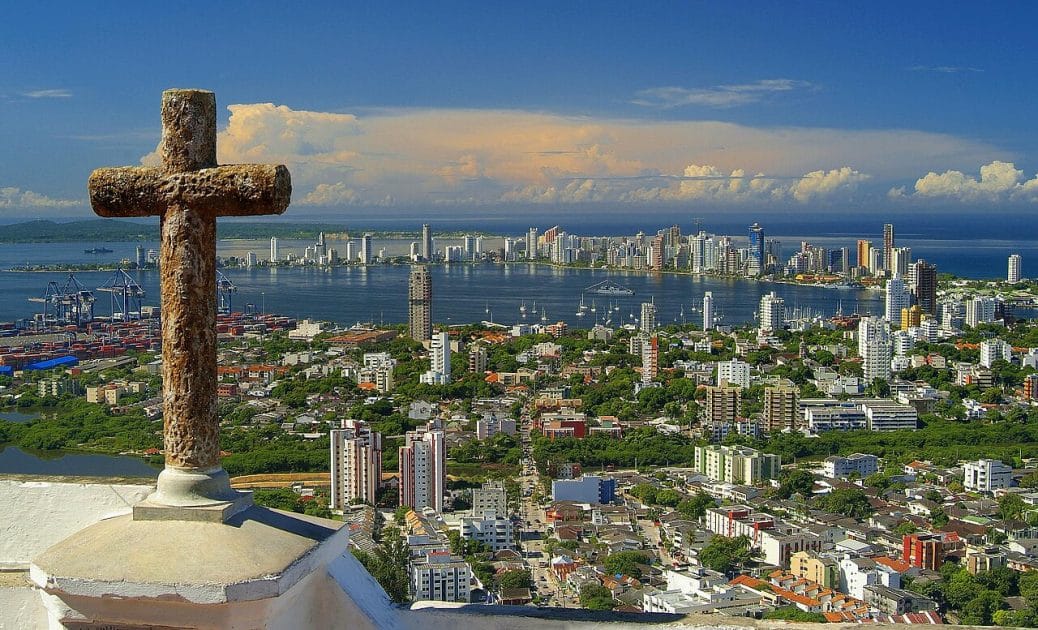Cartagena de Indias By Norma Gòmez originally posted to Flickr as Pie de Popa e islas de Santa Cruz de Manga, Boca y Castillo Grande y Tierra Bomba vistas desde el, CC BY 2.0 Cartagena de Indias