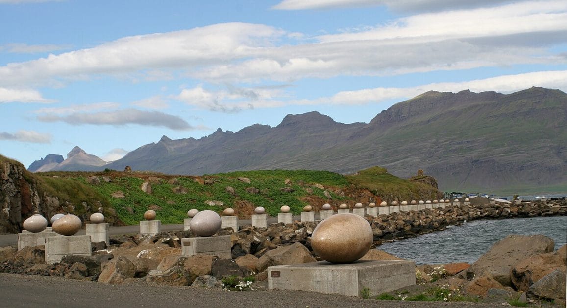 Eggs of Merry Bay Ira Goldstein, CC BY SA 3.0 Eggs of Merry Bay