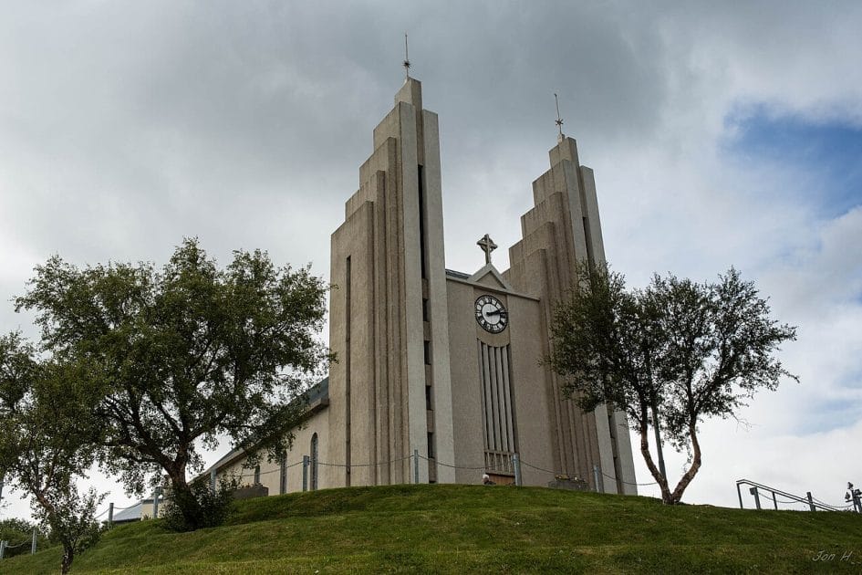 Iglesia de Akureyri By Jon Gretarsson, CC BY SA 3.0 Iglesia de Akureyri