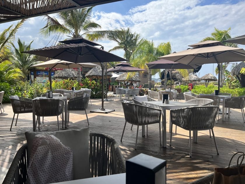 Restaurante en la zona de Taino Bay 