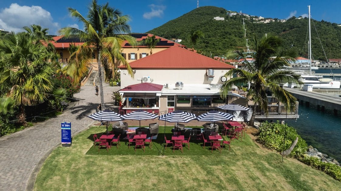 Restaurante frente al mar en Charlotte Amalie Foto de Google Maps de Cutlass & Cane Restaurante frente al mar en Charlotte Amalie