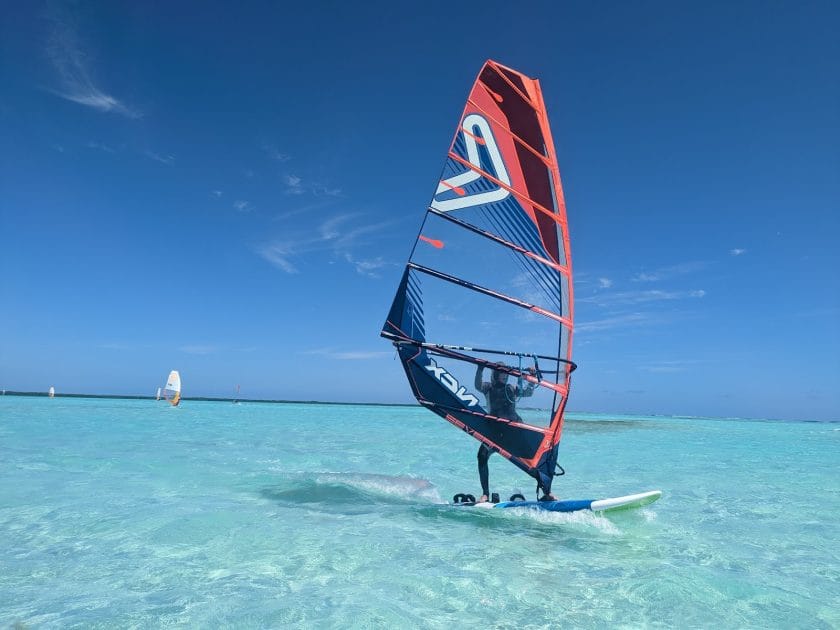 Windsurf en Sorobon Beach Foto de Google Maps de Robert McDiarmid Windsurf en Sorobon Beach