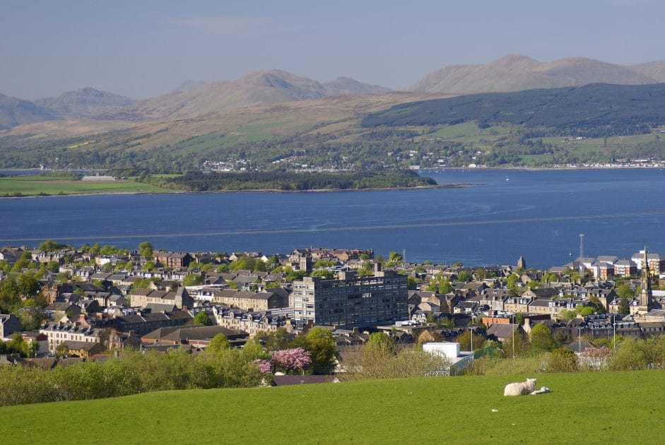 Escalas de crucero en Escocia Vistas de Greenock Por Clydecoast Trabajo propio, CC BY SA 3.0, httpscommons.wikimedia.orgwindex.phpcurid=15051341 Escalas de crucero en Escocia Vistas de Greenock