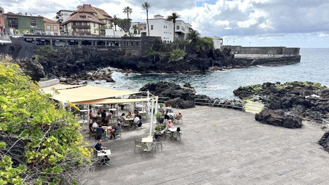 Restaurante en el paseo marítimo de Puerto de la Cruz 