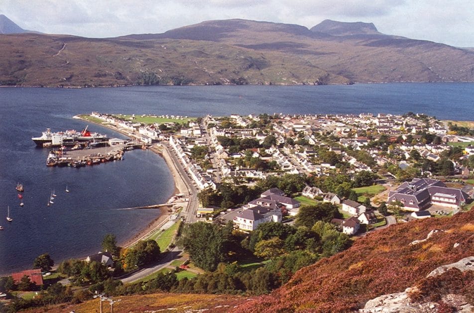 Vistas de Ullapool By Thewhale (Walter A. Lüthi) self made by Thewhale, CC BY SA 3.0 Vistas de Ullapool