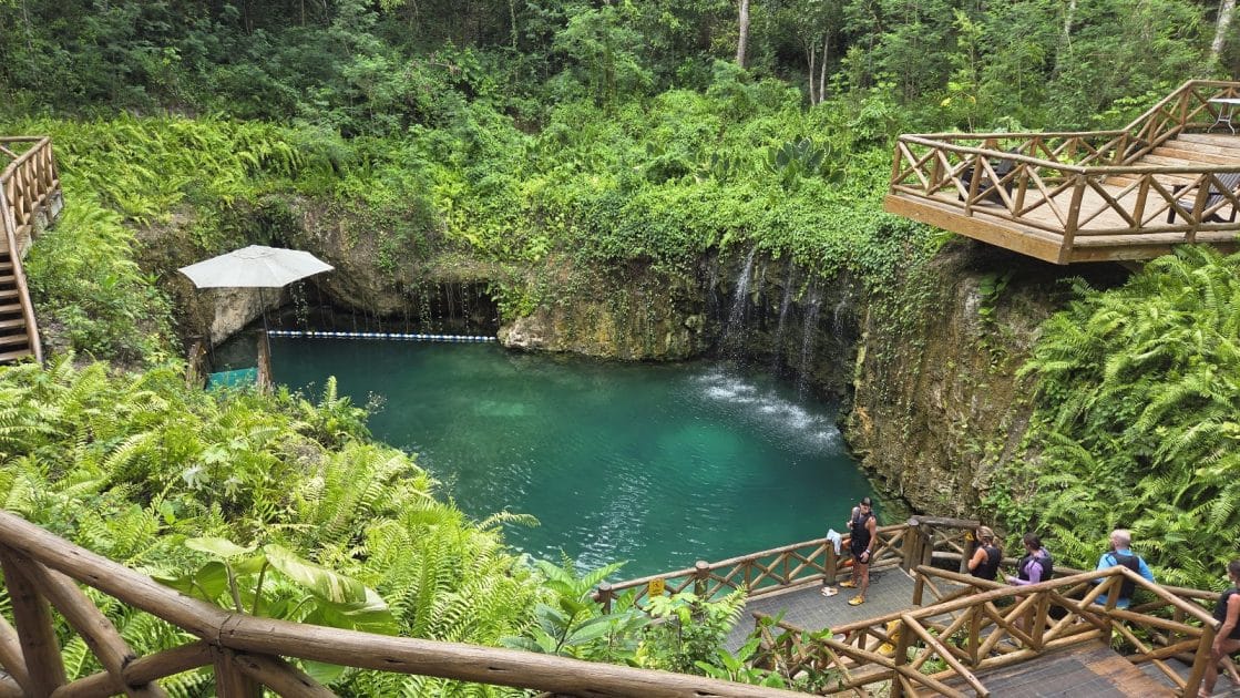 Blue Hole en Scape Park Foto de Google Maps de Luiz Felipe Santos Blue Hole en Scape Park