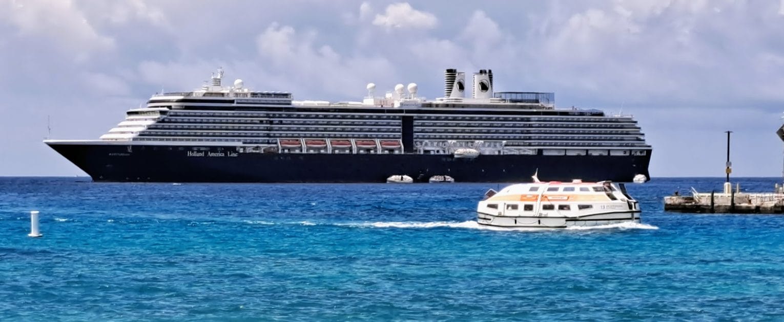 Embarcación tender en Kailua Kona 