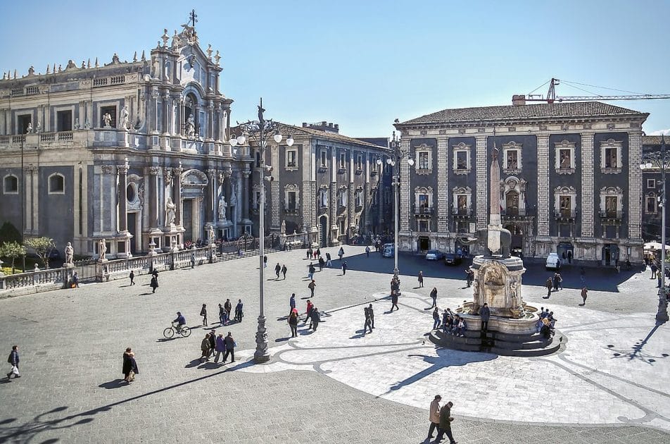 Piazza del Duomo de Catania By Dariolp83 Own work, CC BY SA 4.0 Piazza del Duomo de Catania