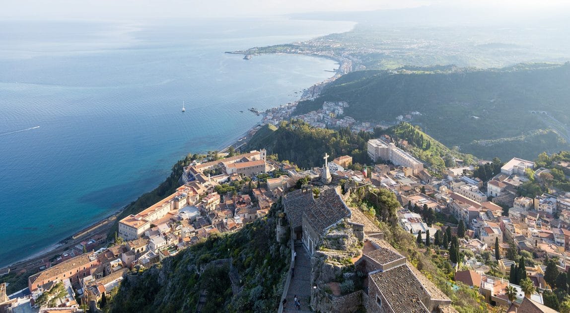 Vistas desde Castelmola By Diego Delso, CC BY SA 4.0 Vistas desde Castelmola